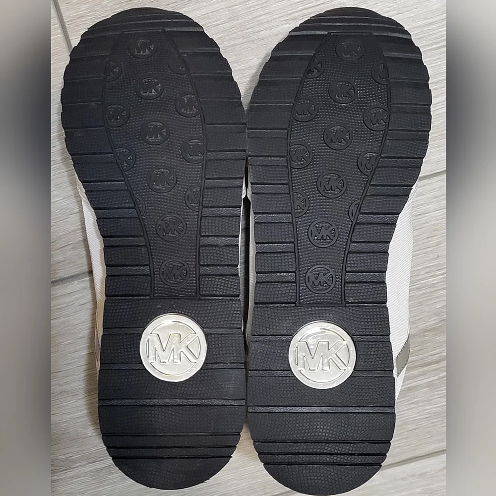 💋Michael Kors Maddy Two-Tone Logo Trainer (10) - Picture 12 of 12